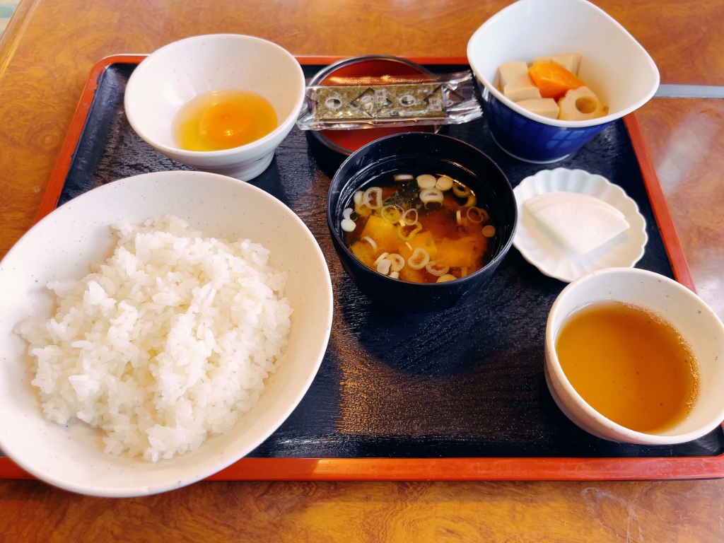 【早朝】ホテルの朝食スタッフ